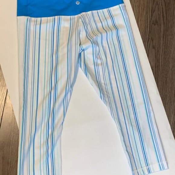 Never worn Lululemon Cropped Leggings – White & Blue Stripe – Size 8 - Picture 7 of 8